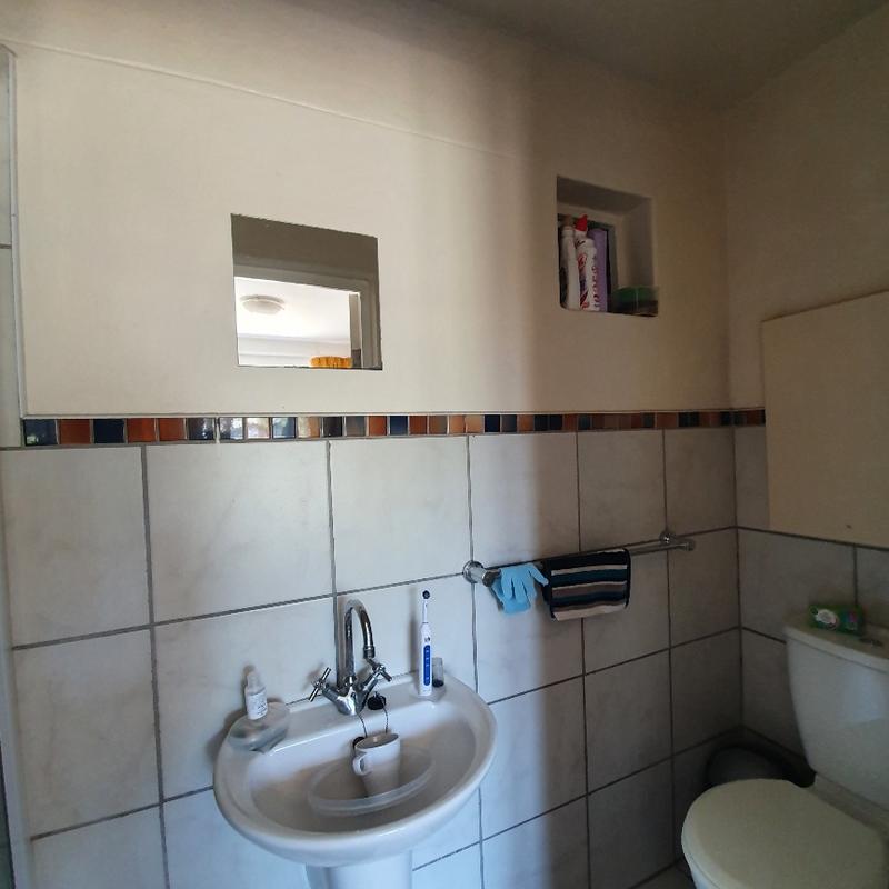 To Let 2 Bedroom Property for Rent in Grahamstown Central Eastern Cape